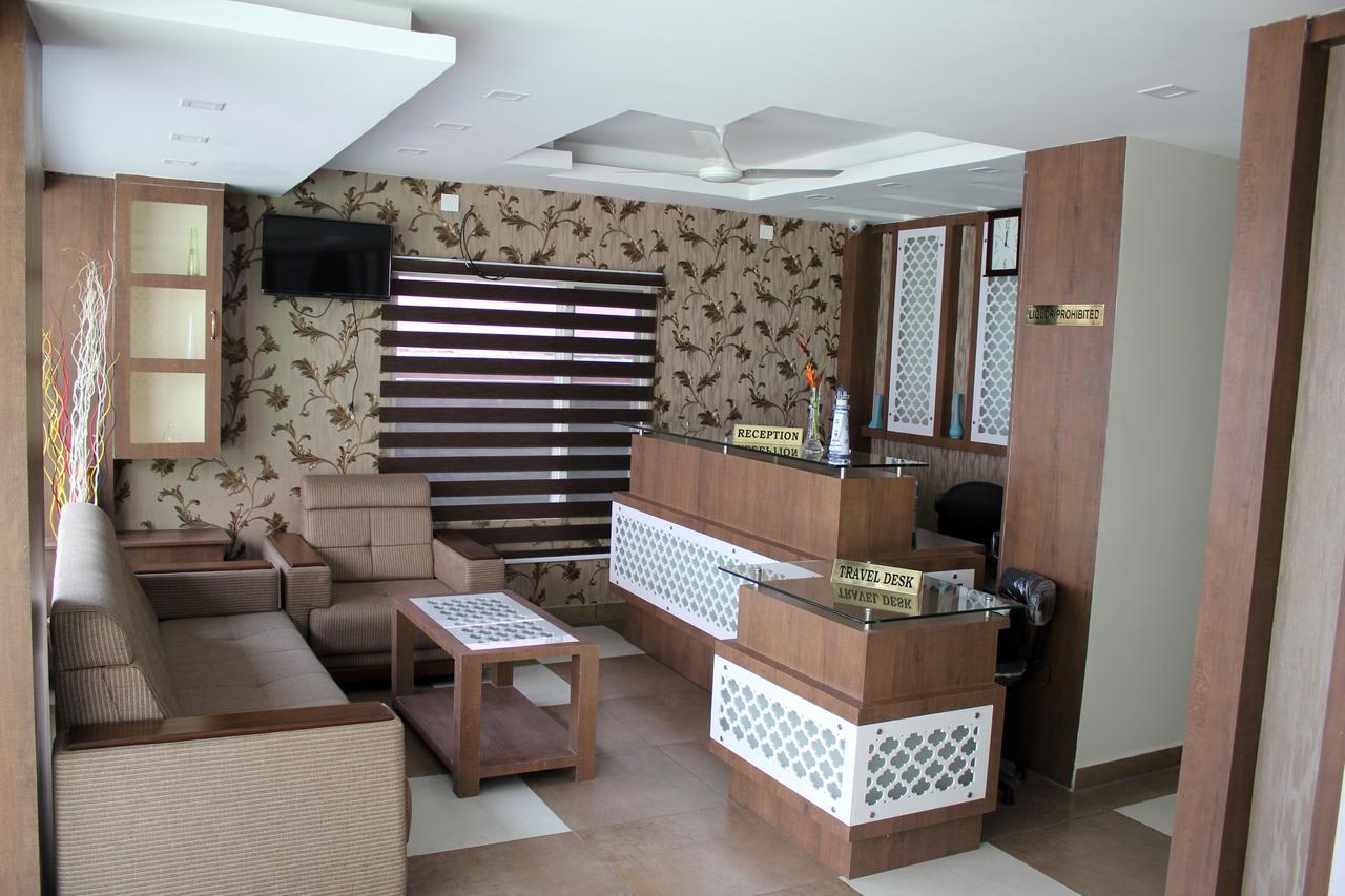 Collection O 8267 Galaxy Inn Kochi Exterior foto